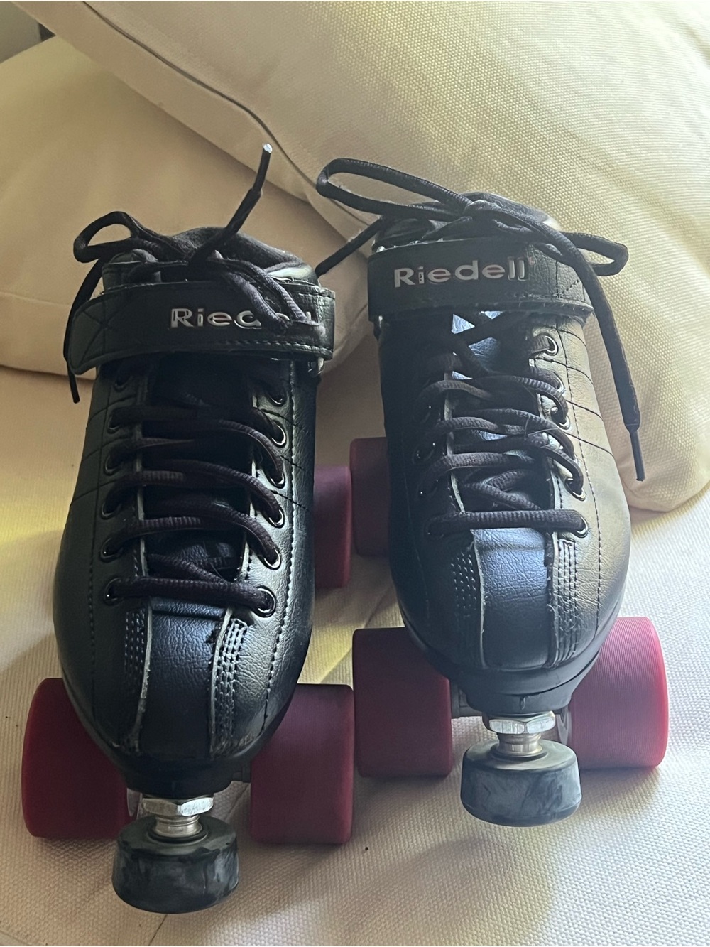 Riedell Men’s Black Leather Quad Roller Skates - Black with Red Wheels